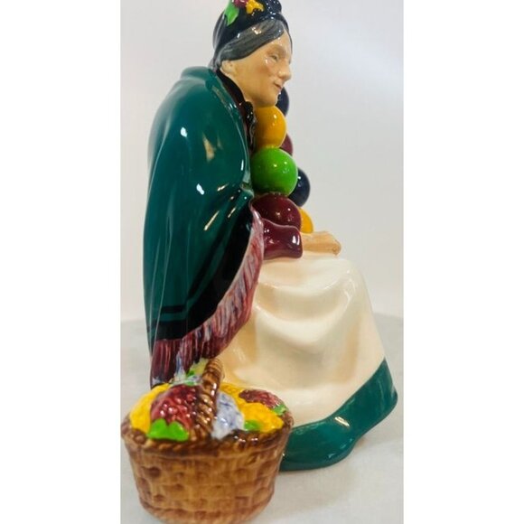 Vtg Royal Doulton Old Balloon Seller Figurine HN 1315 Porcelain 7.5" England - Picture 2 of 5